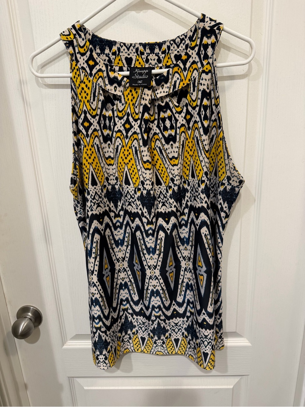 This Knapp Studio XL sleeveless blouse
